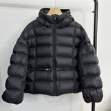 Damen kurz geschnittene Thermo-Steppjacke mit Kapuze und Reißverschlusstaschen