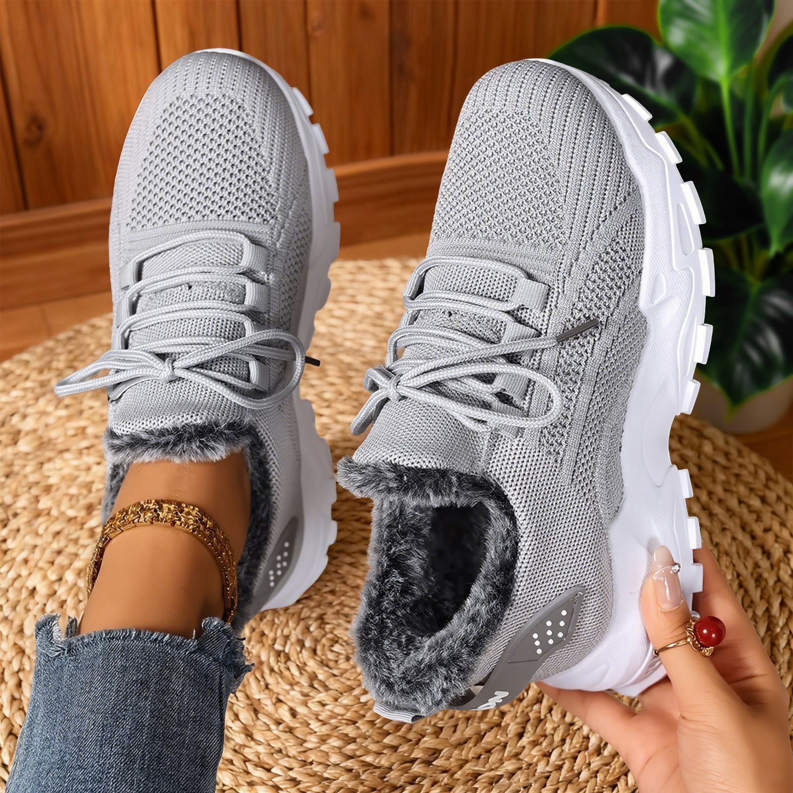 Alina™ - Lässige, leichte Fleece-Sneaker mit Schnürung