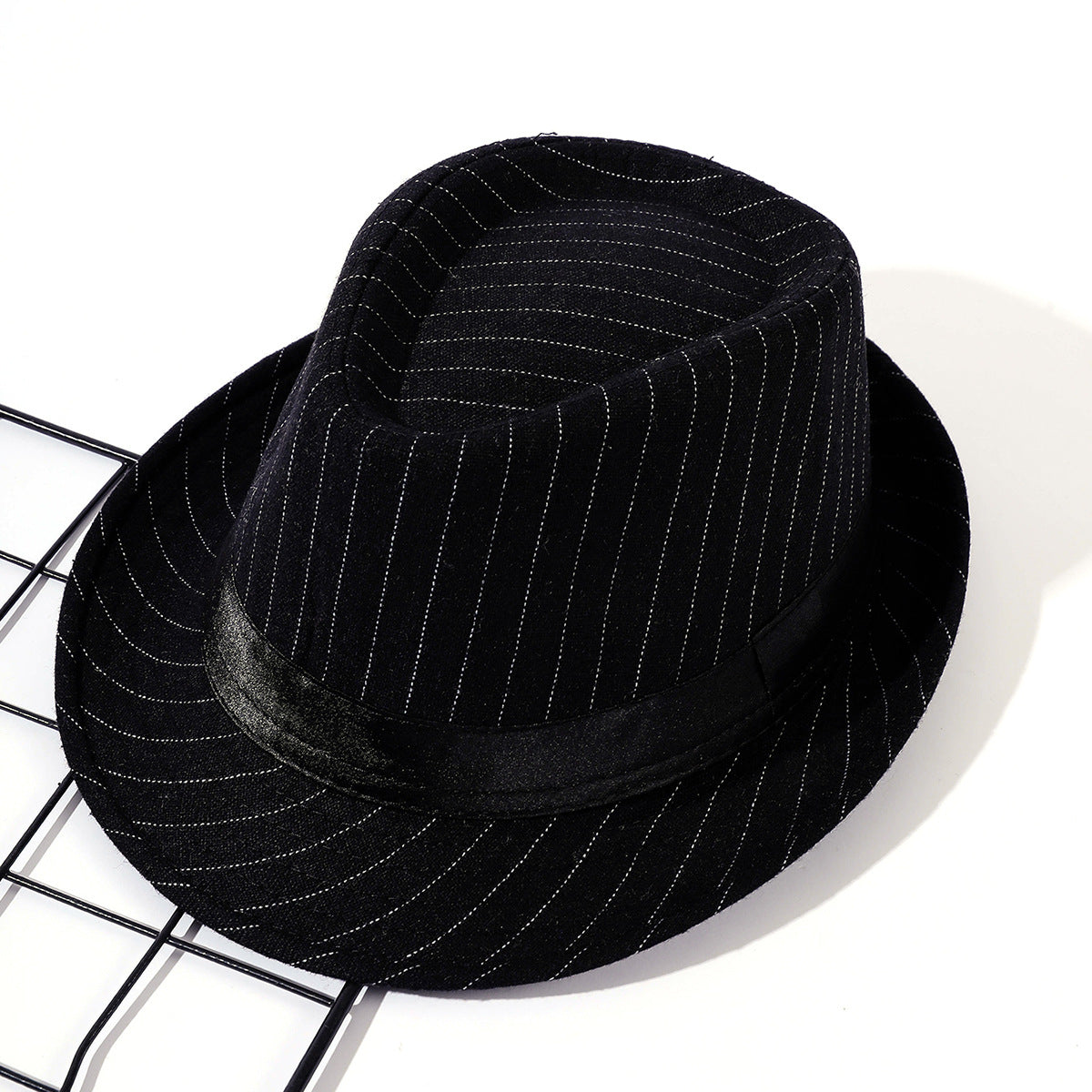 Damen Fedora-Hut mit gestreiftem Muster und Samtband