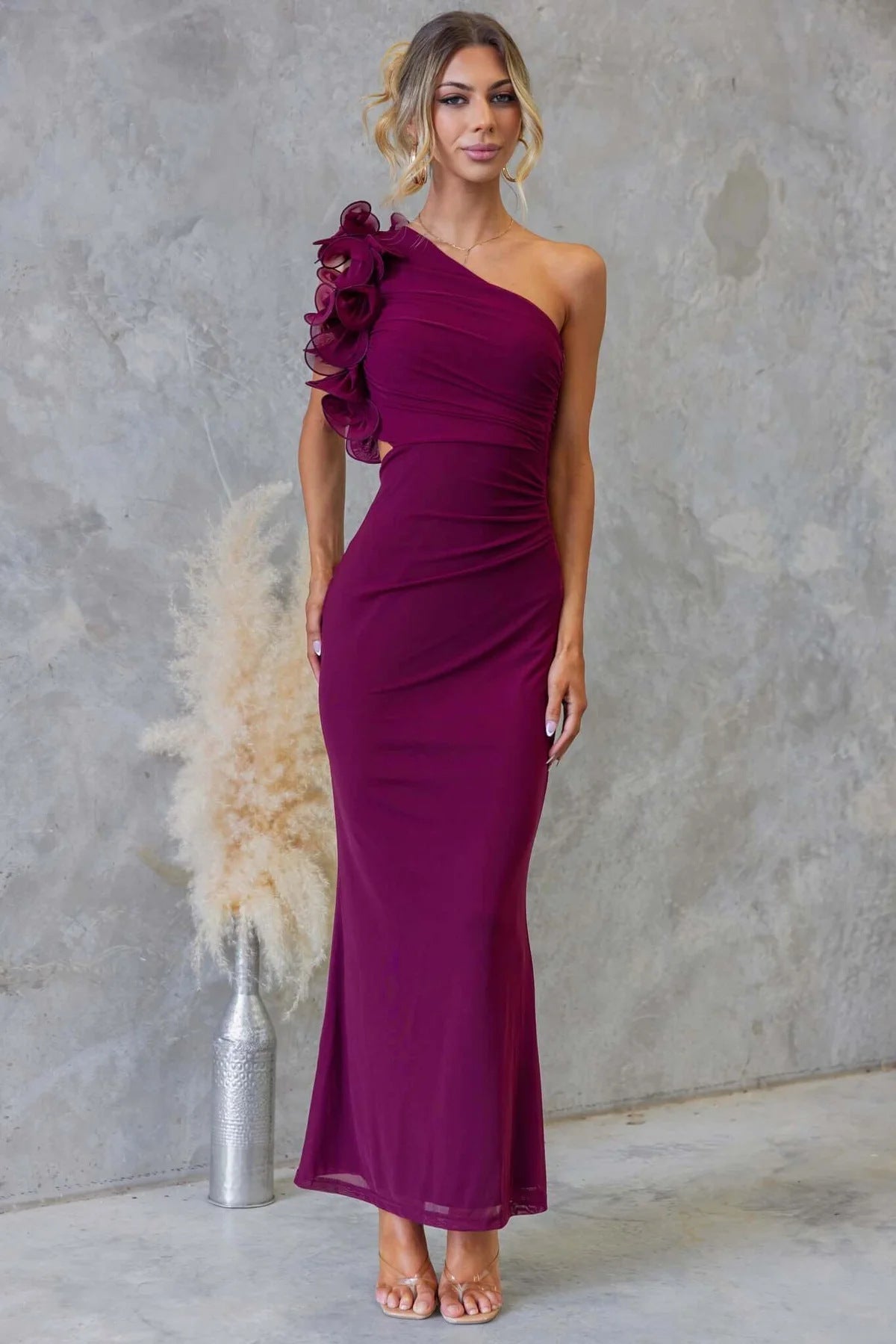 Damen Maxikleid mit einem Schulterträger und Rüsche