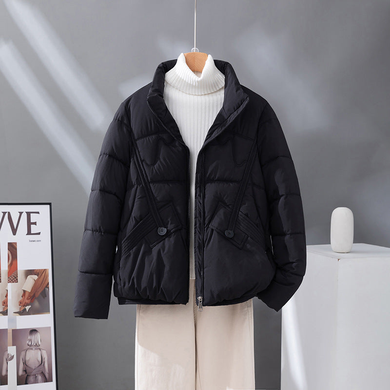 Damen kurzer Steppblouson mit hoher Kragenblende und Pattentaschen