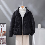 Damen kurzer Steppblouson mit hoher Kragenblende und Pattentaschen