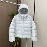 Damen kurz geschnittene Thermo-Steppjacke mit Kapuze und Reißverschlusstaschen