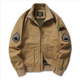 Herren Bomberjacke im Militärstil mit Patches und verdecktem Reißverschluss