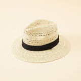 Damen Strohhut im Fedora-Stil mit breiter Krempe und elegantem Band