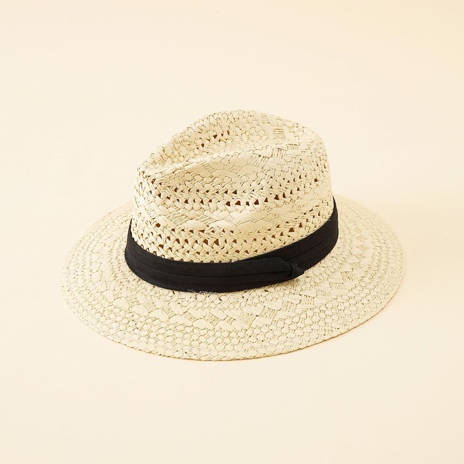 Damen Strohhut im Fedora-Stil mit breiter Krempe und elegantem Band