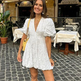 Fay | Weißes Kleid mit gestickten Rüschendetails
