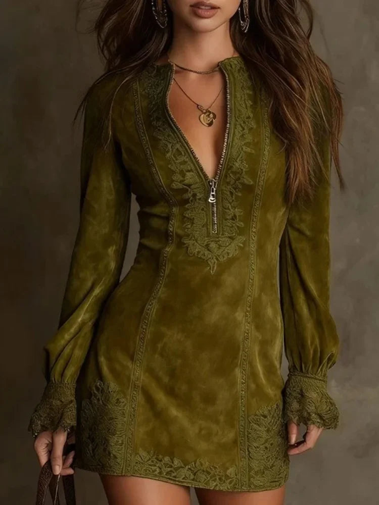 Schickes kurzes Wildleder-Lace-Kleid - Elegant & Feminin