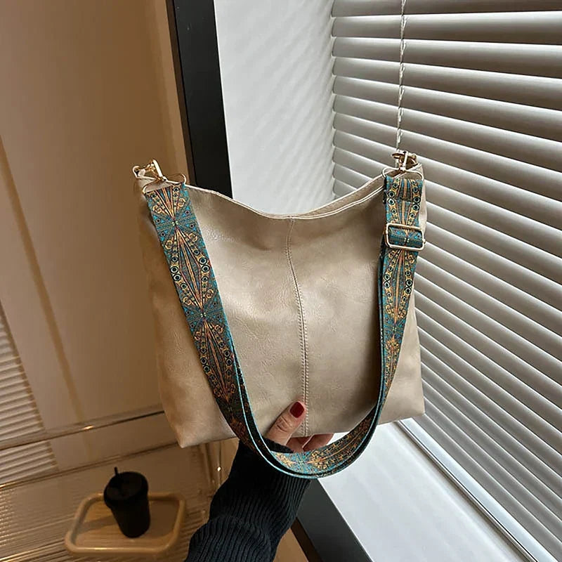 Embjørg | Klassische Schultertasche mit verstellbarem gemustertem Tragegurt
