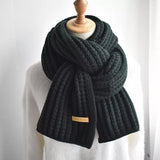 Langer Strickschal