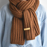 Langer Strickschal