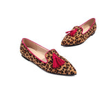 SPITZ LOAFER MIT ROTEN QUASTEN