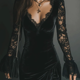 Orinthia – Samt-Minikleid mit Spitzenbesatz