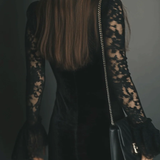 Orinthia – Samt-Minikleid mit Spitzenbesatz
