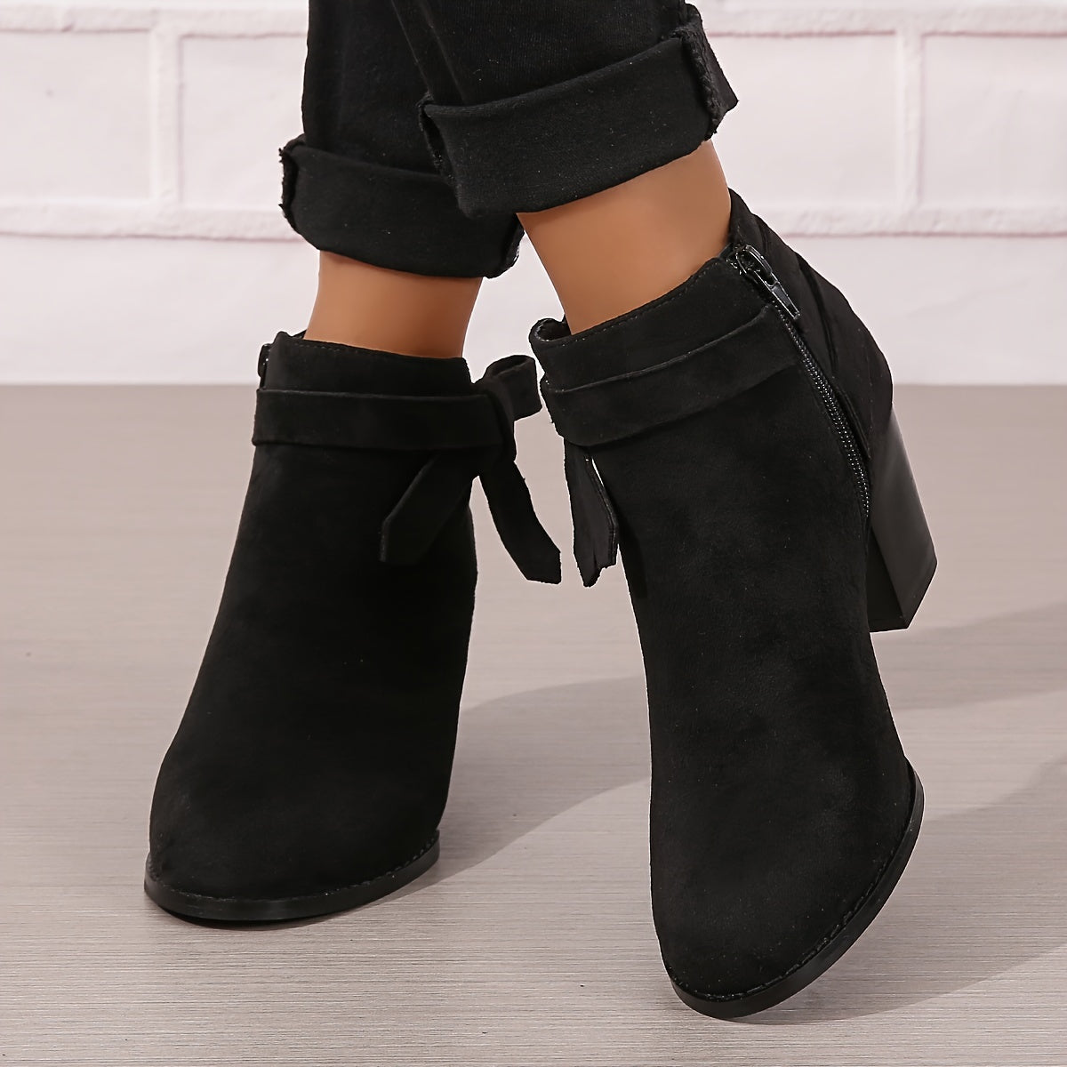 Heloise | Damen Stiefeletten mit Blockabsatz und Rückenschleifendetail