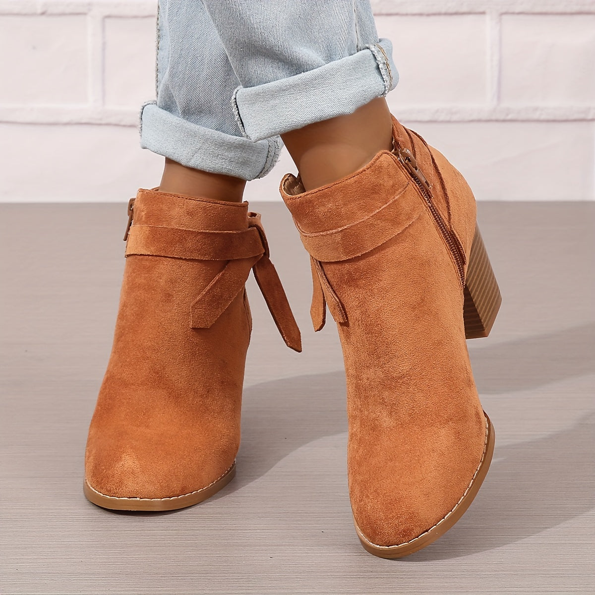 Heloise | Damen Stiefeletten mit Blockabsatz und Rückenschleifendetail