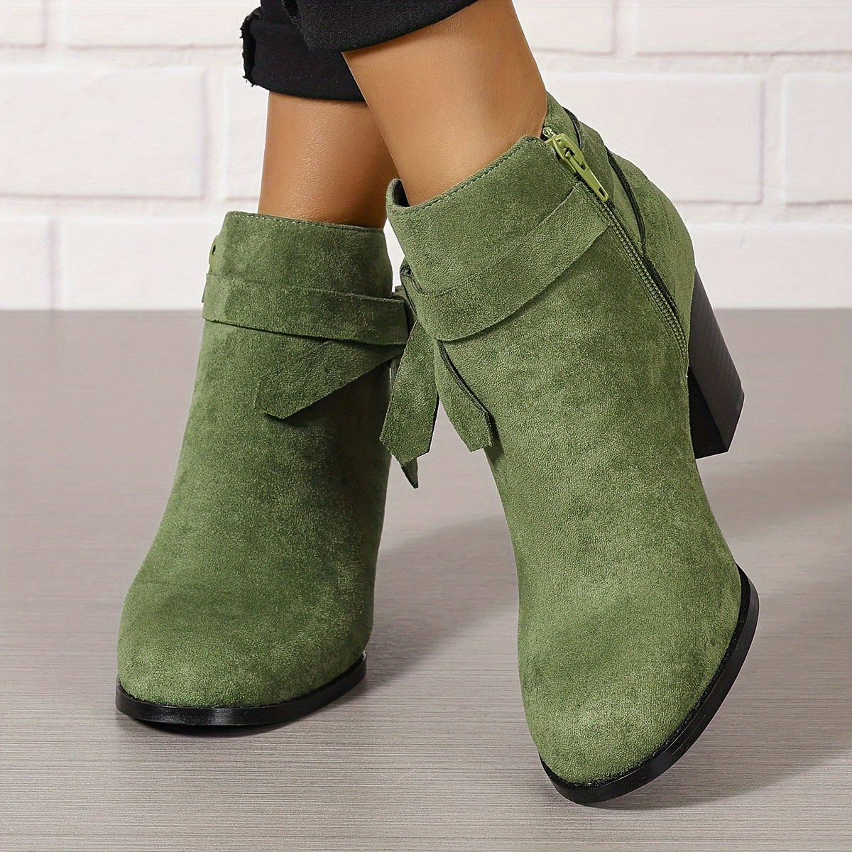 Heloise | Damen Stiefeletten mit Blockabsatz und Rückenschleifendetail