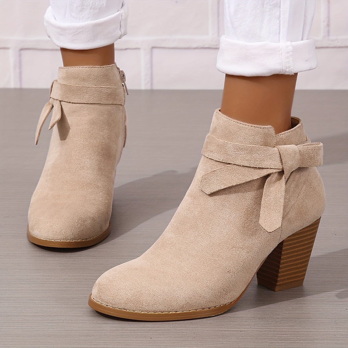 Heloise | Damen Stiefeletten mit Blockabsatz und Rückenschleifendetail