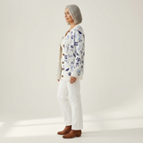 Birgit | Wit-blauwe trui met bloemen & vogels