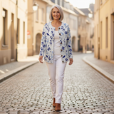 Birgit | Wit-blauwe trui met bloemen & vogels
