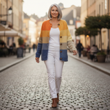Dagmar | Gebreide vest met blokpatroon in Oker & Blauw