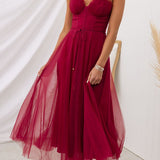 Zeitgenössisches Prinzessinnen-Maxi-Kleid mit Trägern für Partys