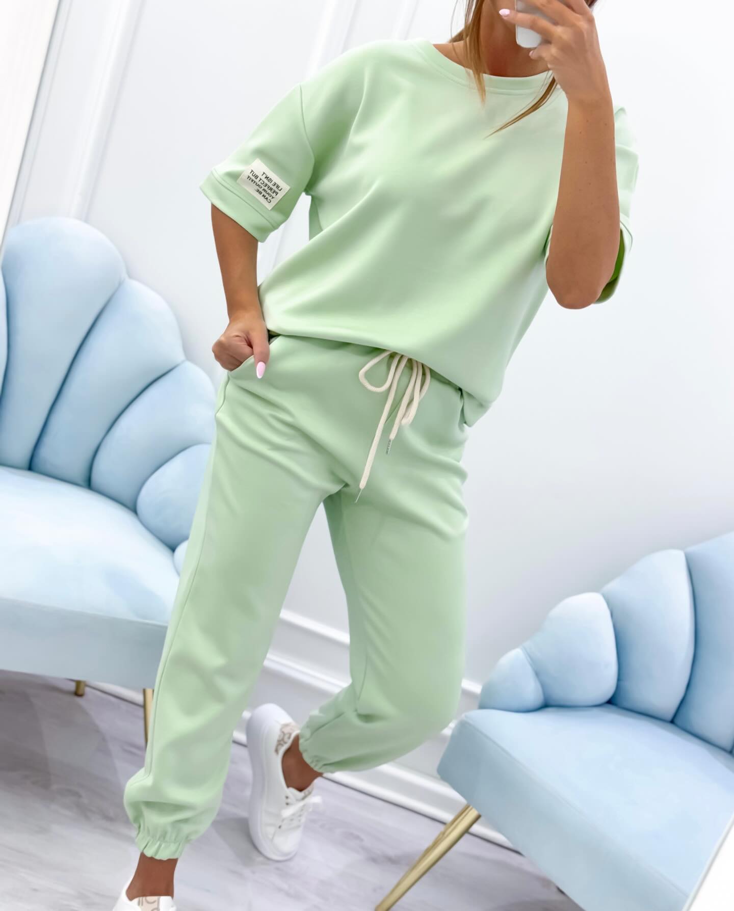 Damen Relaxed Outfit: Set aus solidem Oberteil und Hose