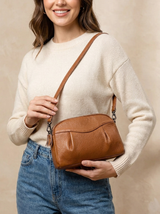 Finbjørg | Kleine und vielseitige Tasche in goldenem Cognac-Ton