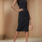 Schmal geschnittenes Midi-Ärmelkleid in Schwarz mit Nadelstreifen