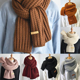 Langer Strickschal