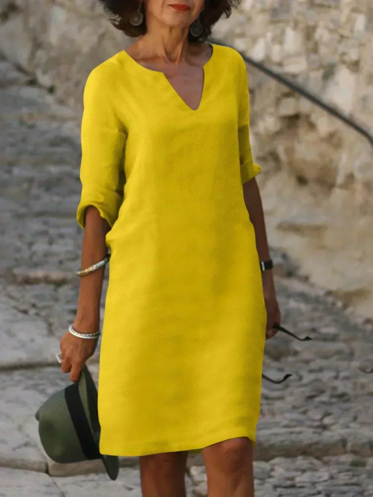 Lola - Lässiges V-Ausschnitt-Kleid
